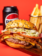 Burger 02 + Papas fritas + Bebida gratis - Miniatura 1