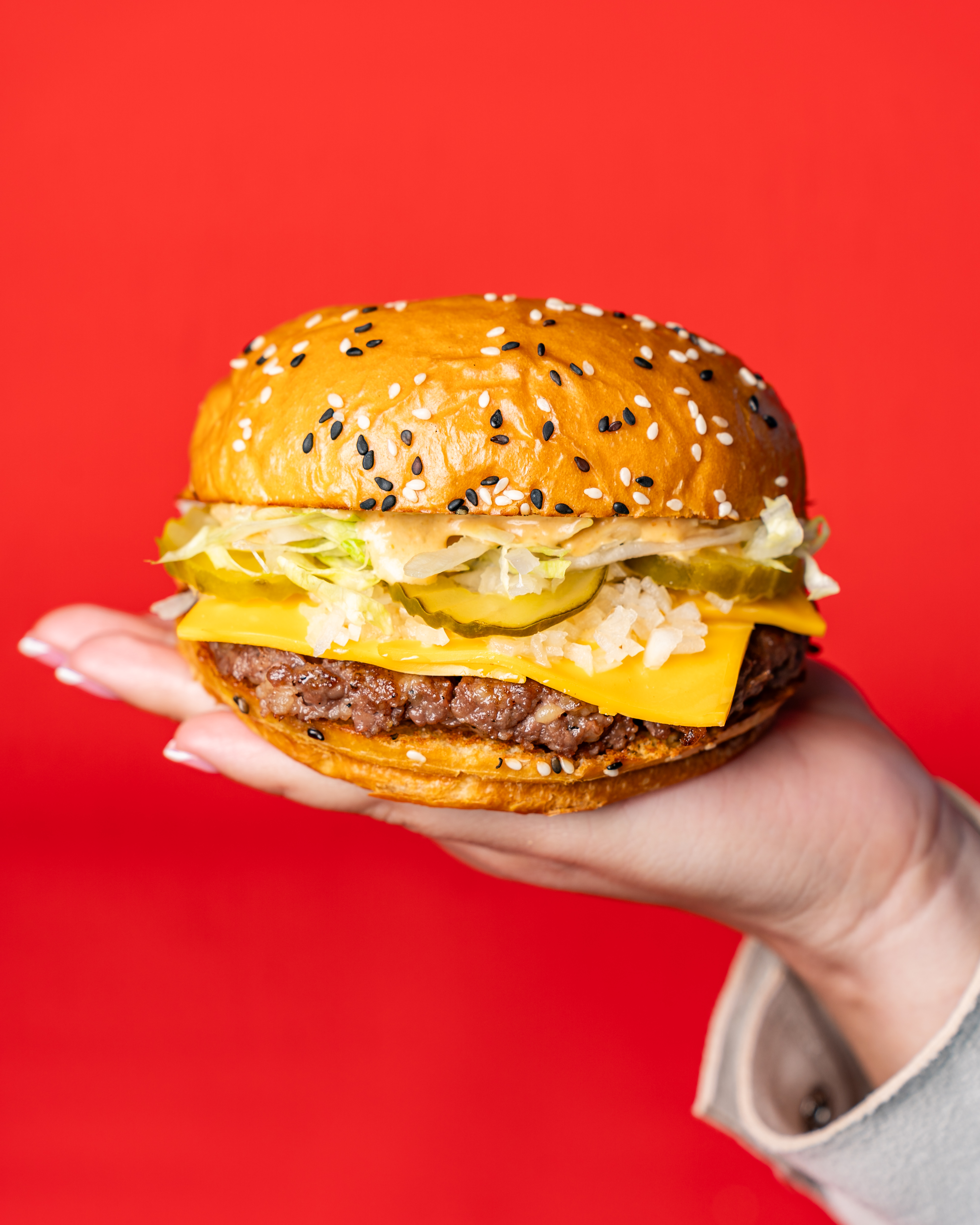 Burger 08 + Papas fritas + Bebida gratis 2