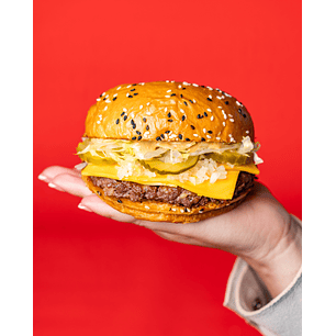 Burger 08 + Papas fritas + Bebida gratis