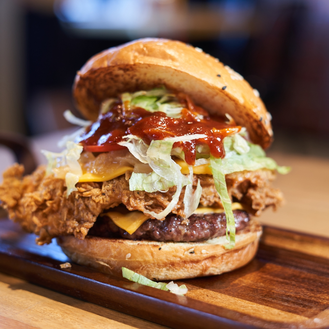 Burger Double Threat + Papas fritas + Bebida gratis 2