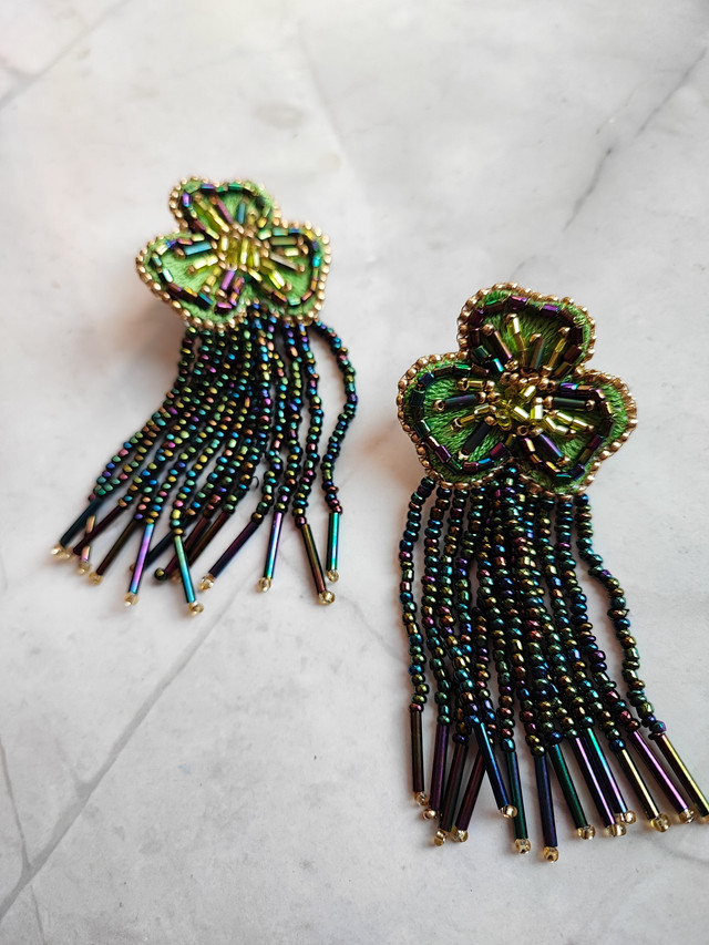 Bruni flecos verdes