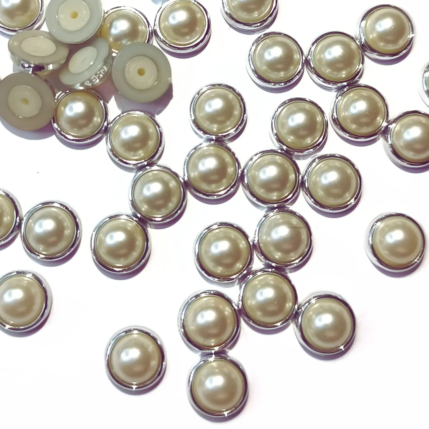 Medias Perlas con base 10 mm. Incluyen Remaches (50 un.) 2