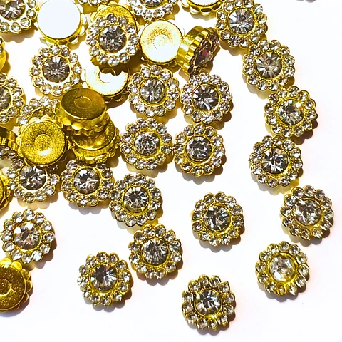Flores 11 mm. Incluyen remaches (50 un.)