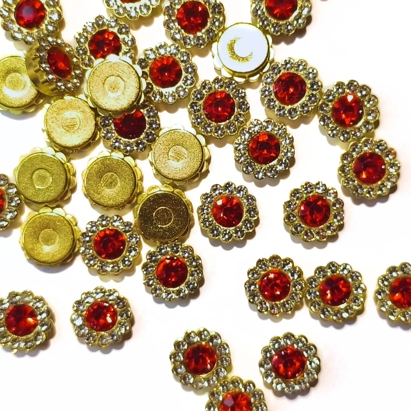 Flores 11 mm. Incluyen remaches (50 un.) 4