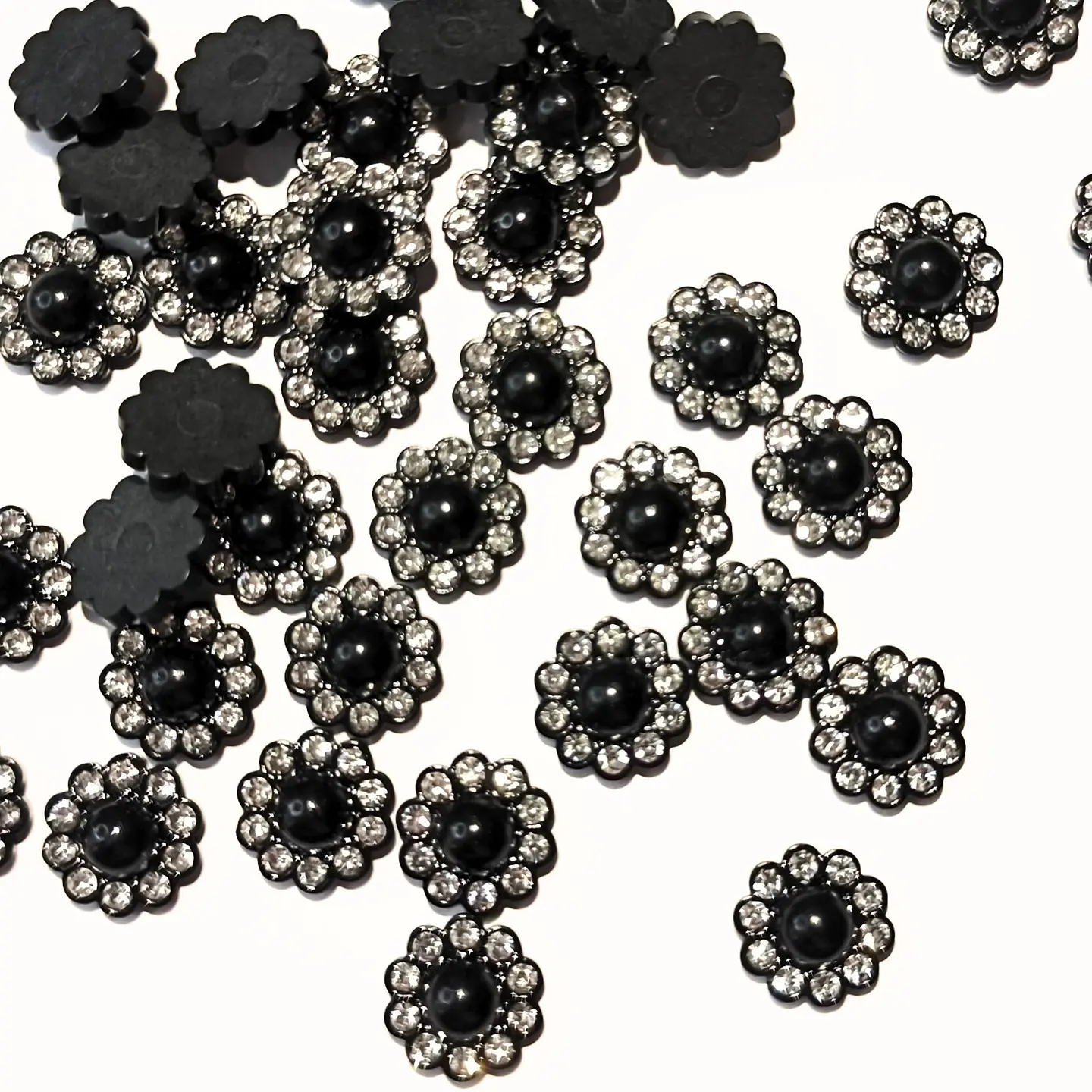 Flores 12 mm. Incluyen remaches. (50 un.) 3