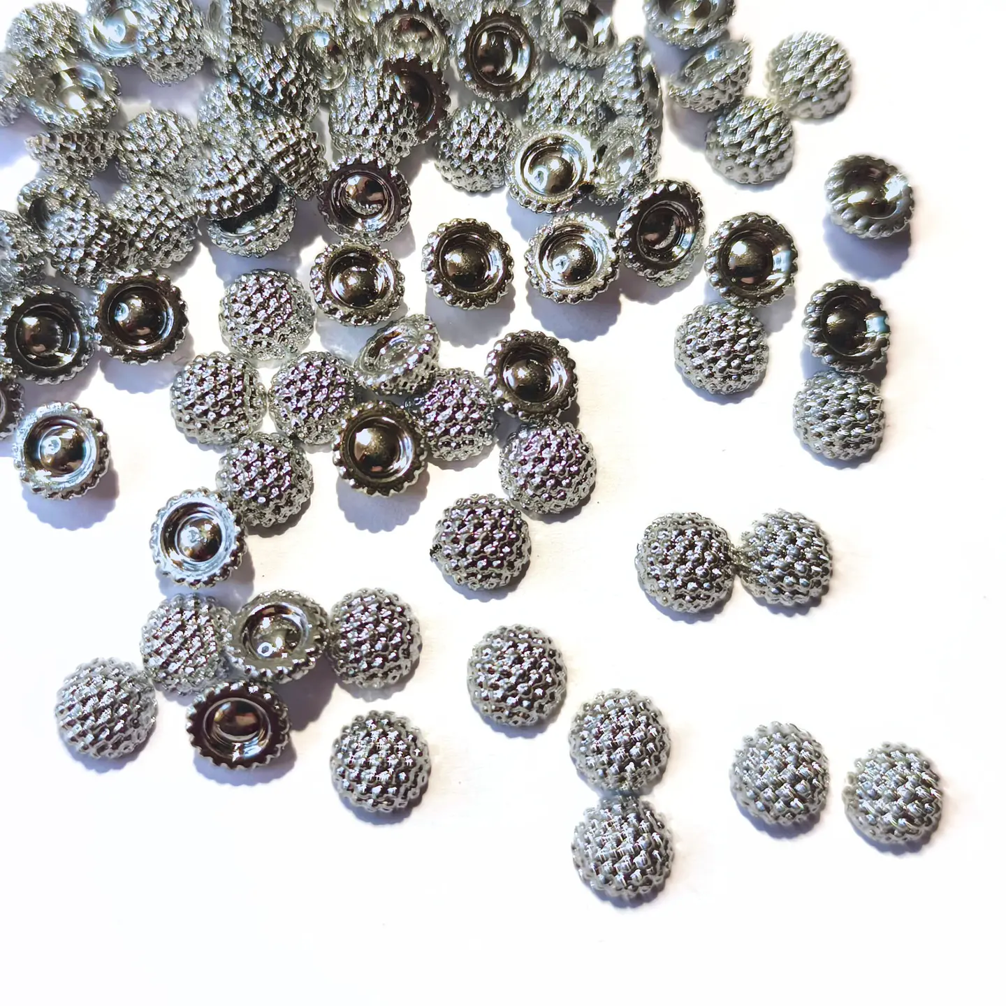 Tachas Plateadas 8 mm. Incluyen remaches (100 un.) 1