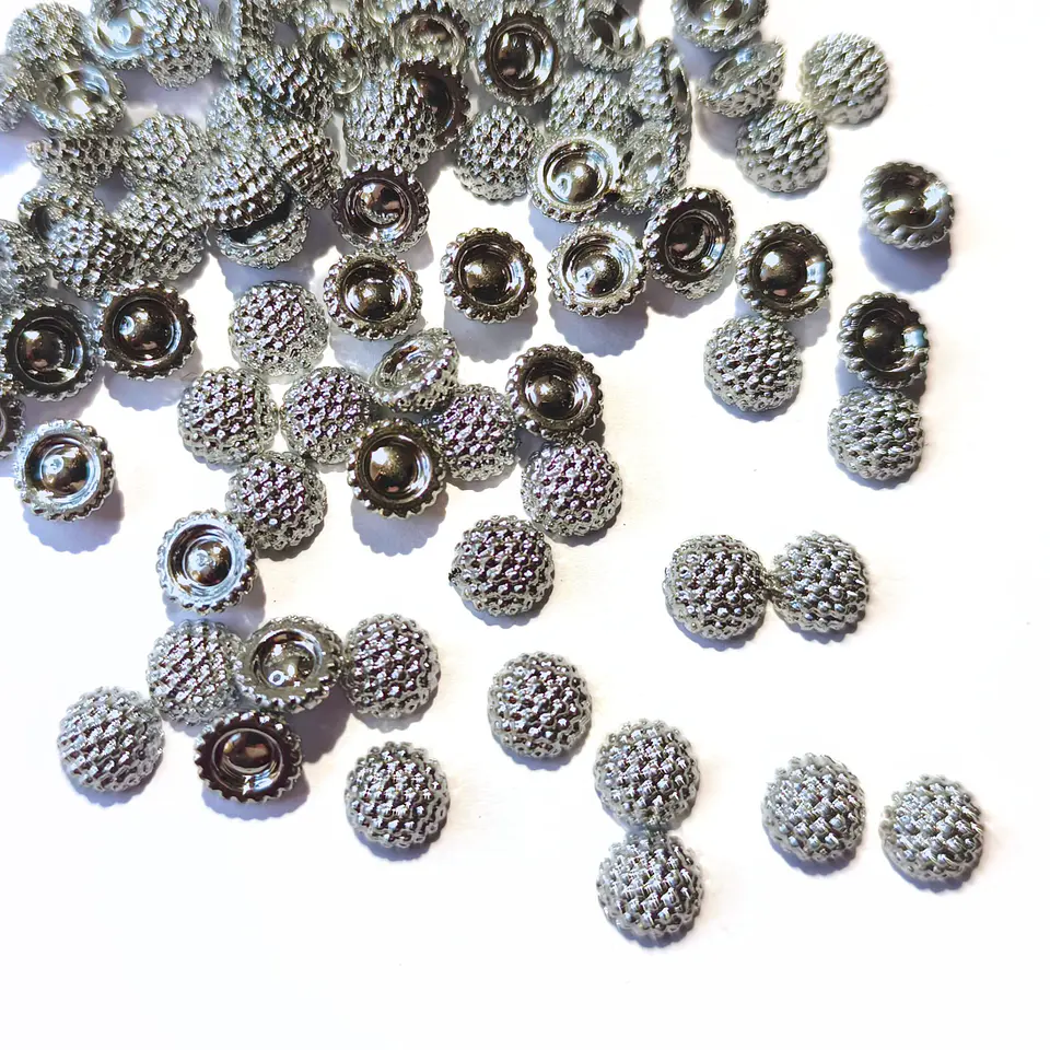 Tachas Plateadas 8 mm. Incluyen remaches (100 un.) 1