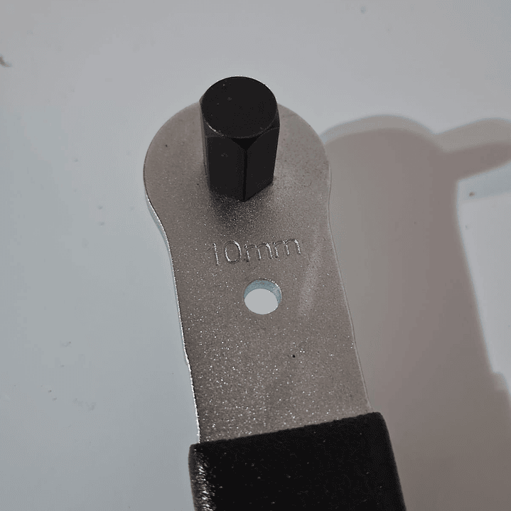 Llave de pedal TOBE con allen  4
