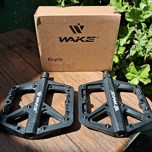 Pedal WAKE Nylon, Sellados, Eje de cromo, pines de acero intercambiables