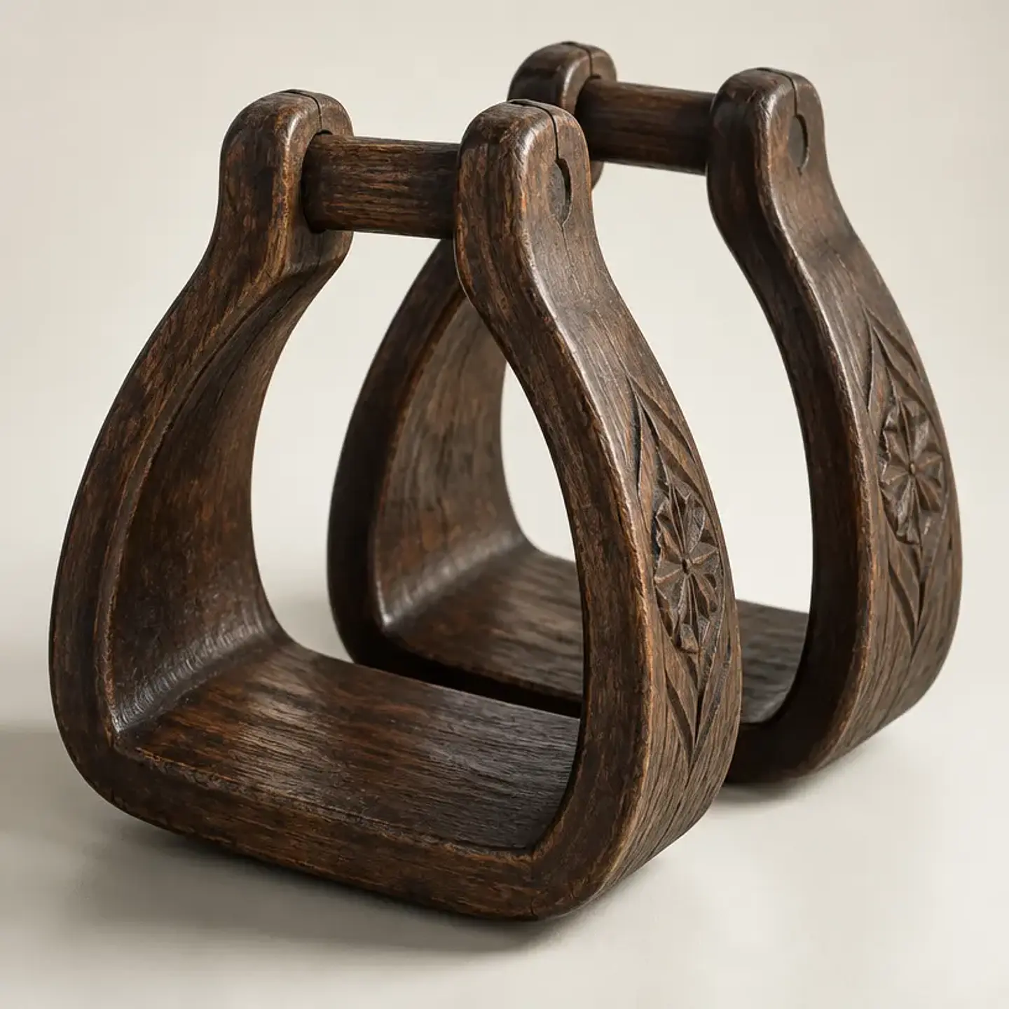 Estribos de madera nativa — par tallado a mano 1