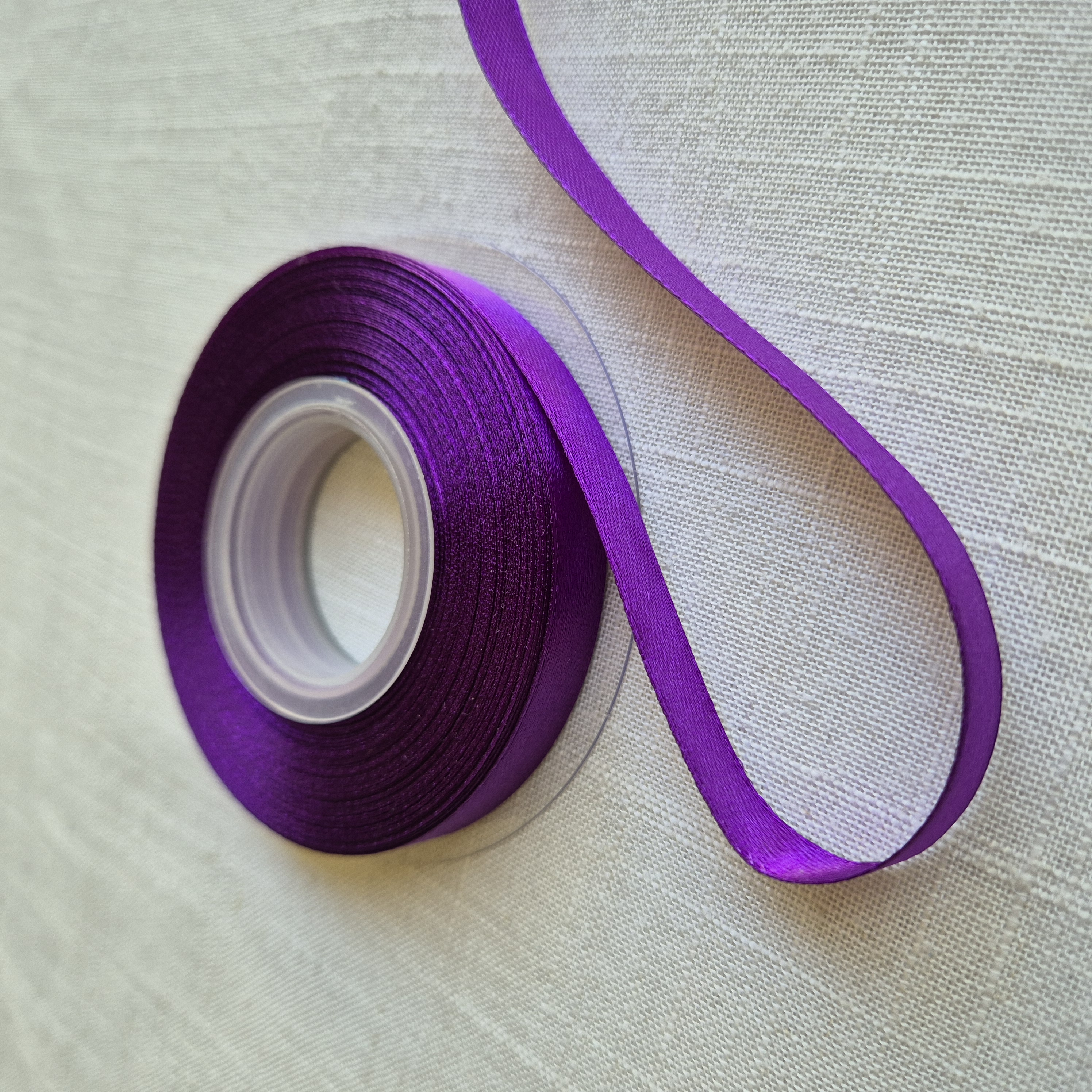Cinta satin 1 faz 1 cm. ancho - Color Morado 22,8 mts.