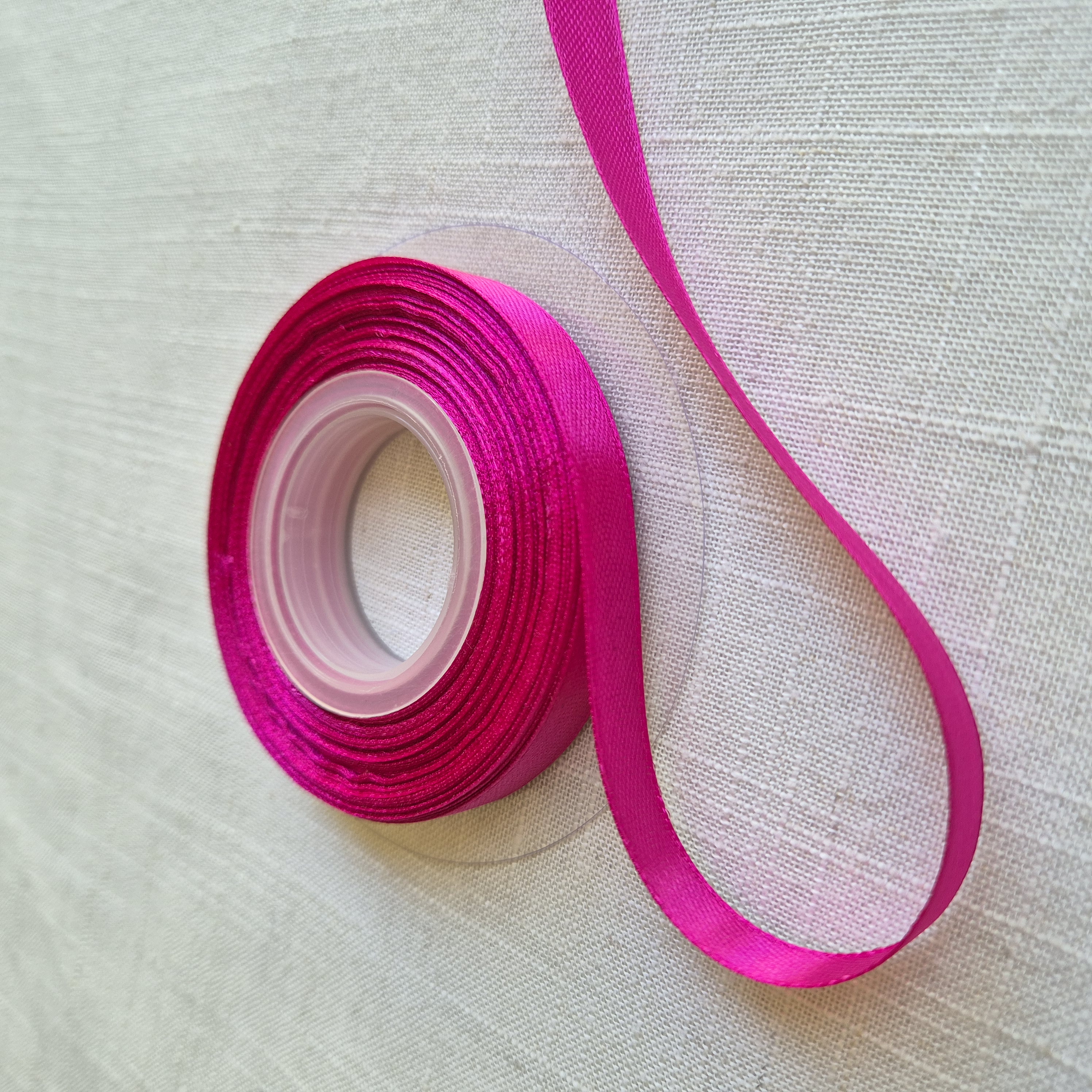 Cinta satin 1 faz 1 cm. ancho - Color Fucsia 22,8 mts