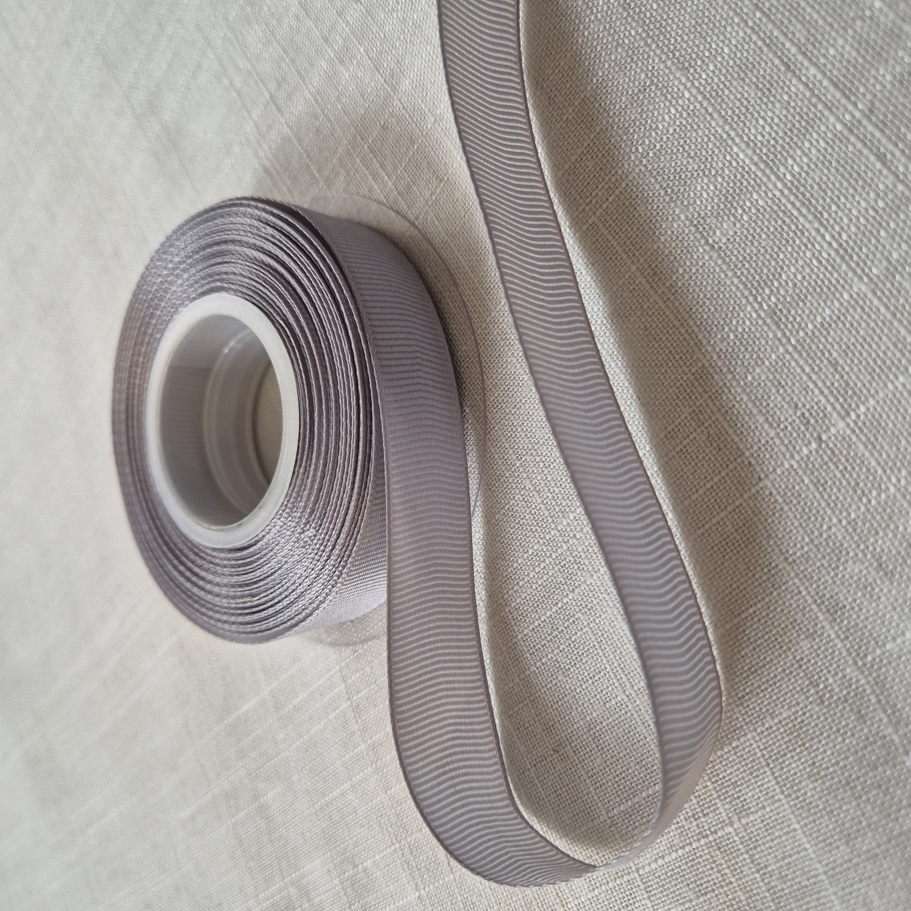 Cinta falla 2 cm. ancho - Color Gris 13,7 metros.