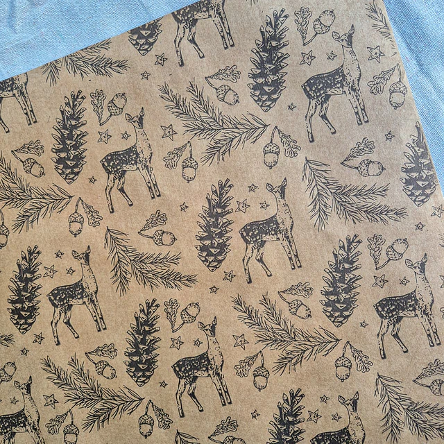 Papel Kraft Ciervo Navidad 100 pliegos 80 x 100 cms