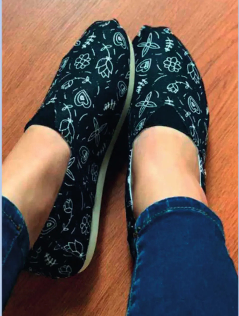 Zapato Pera D.K Negro Flores Blancas 1