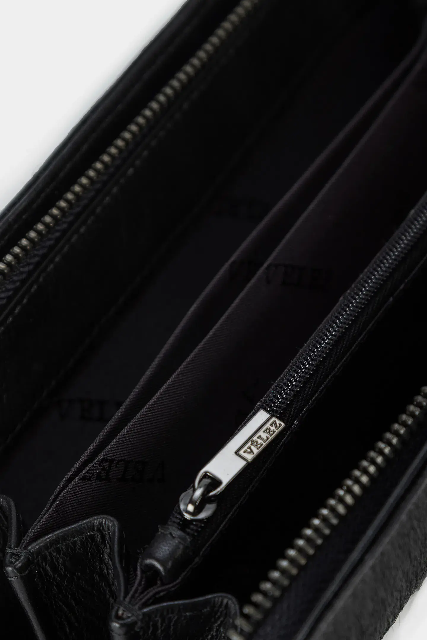 Portachequera Angola Alma 6