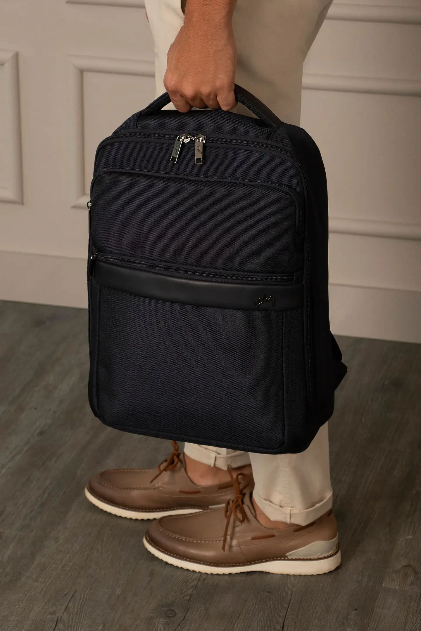 Tula Morral  Velez Bolt 2