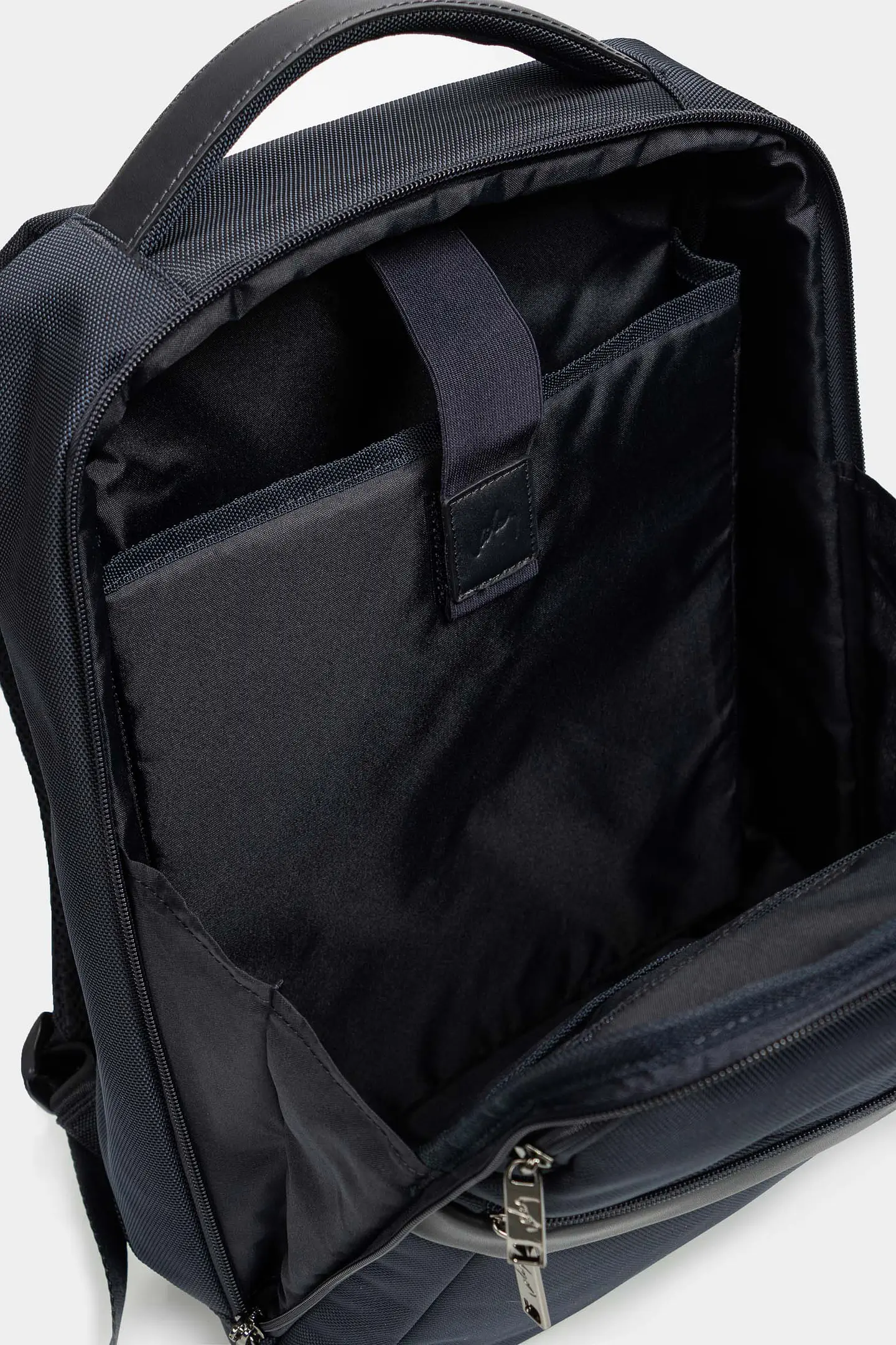 Tula Morral  Velez Bolt 4