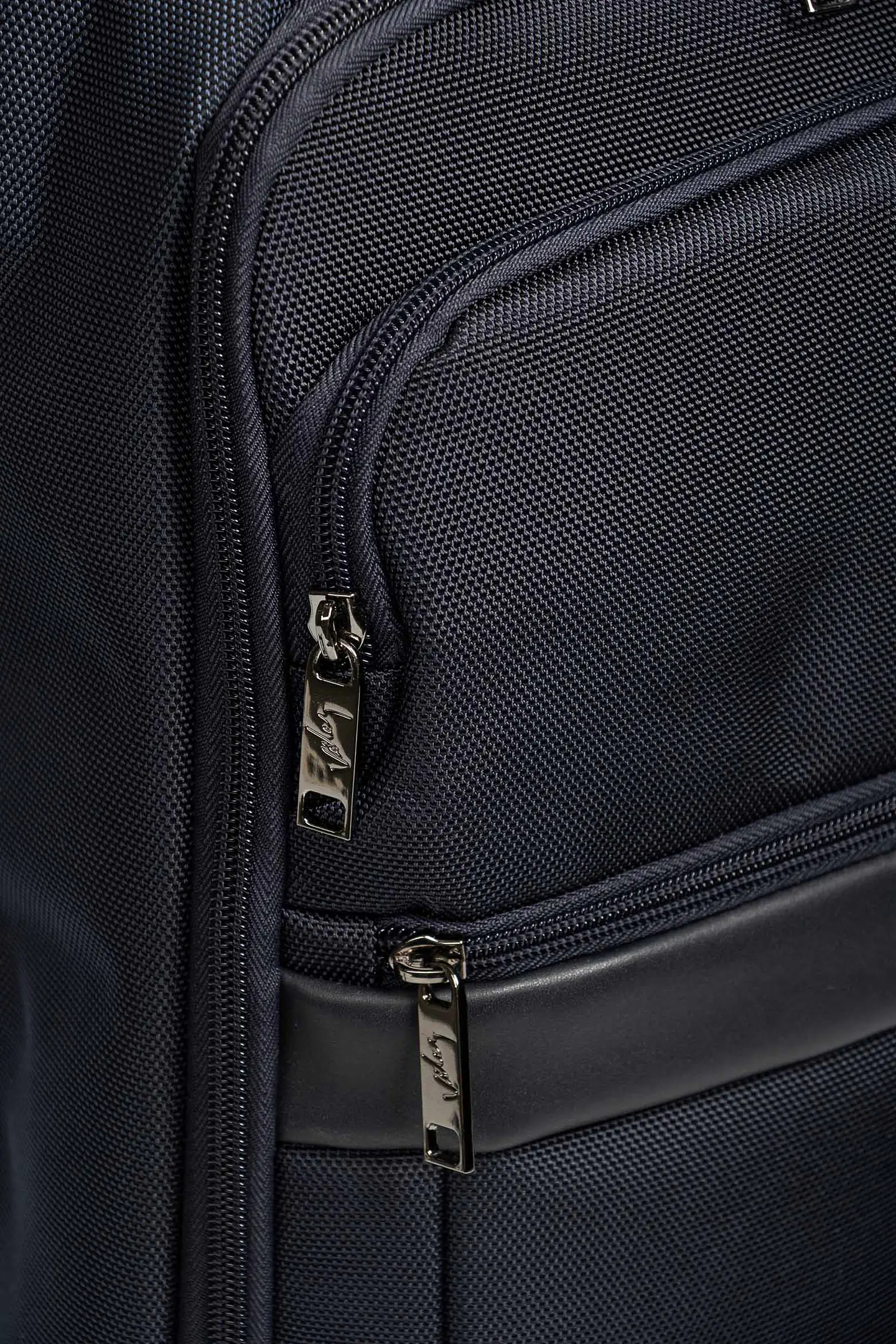 Tula Morral  Velez Bolt 5