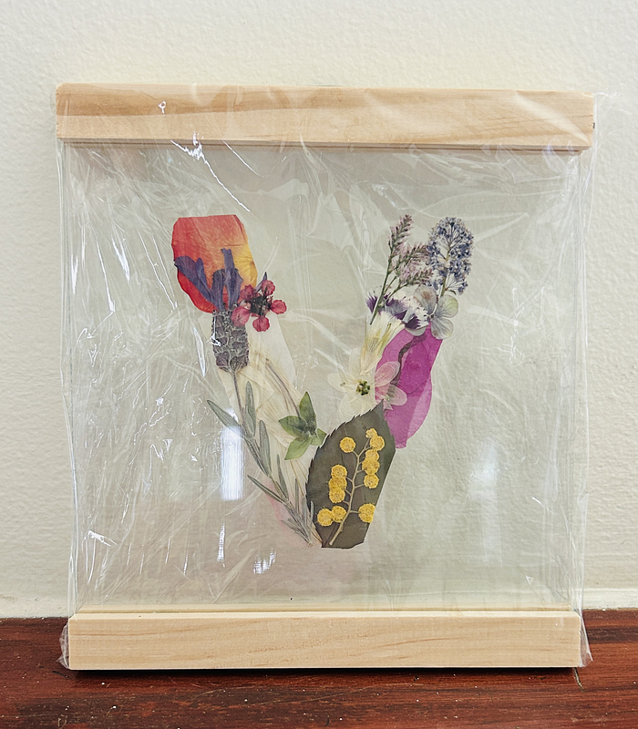 Iniciales Entre Vidrios