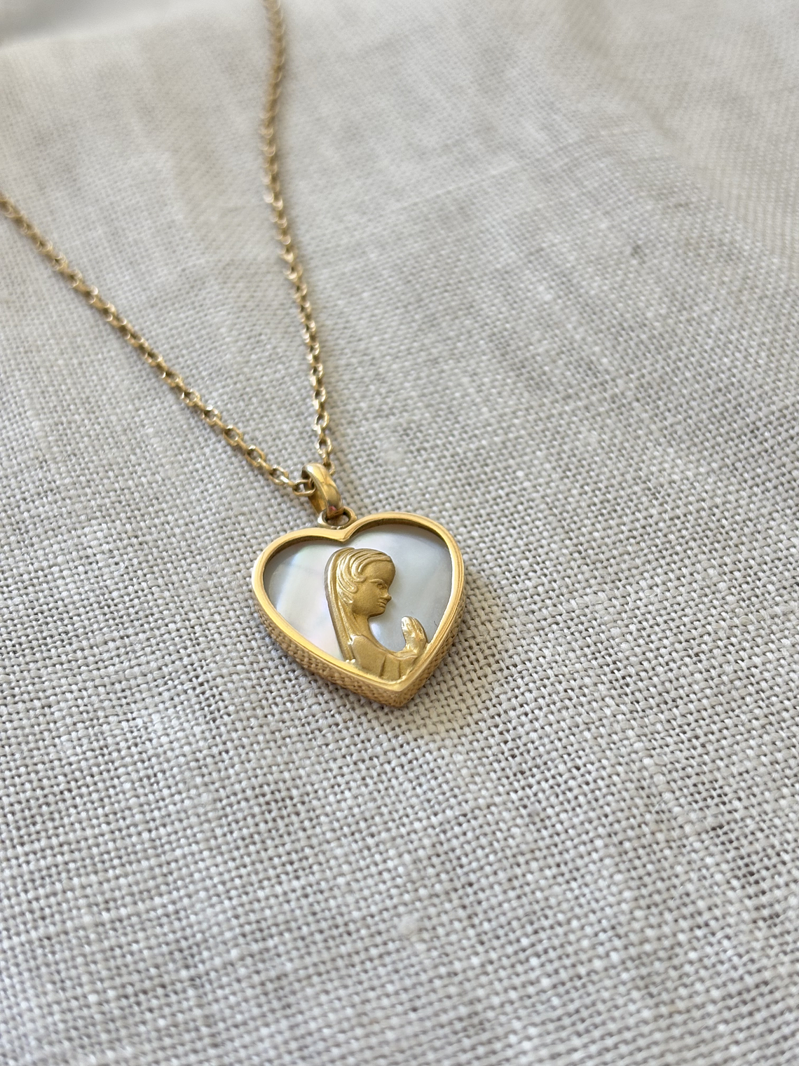 Medalla corazón virgen y nácar  2