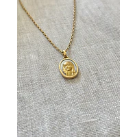 Medalla virgen niña en nácar ovalada — vista 2