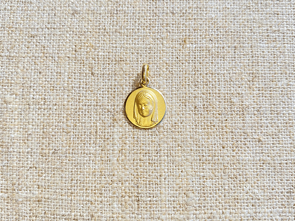 Medallas Religiosas de Oro 18K: Significado, Tradición y Cómo Elegir