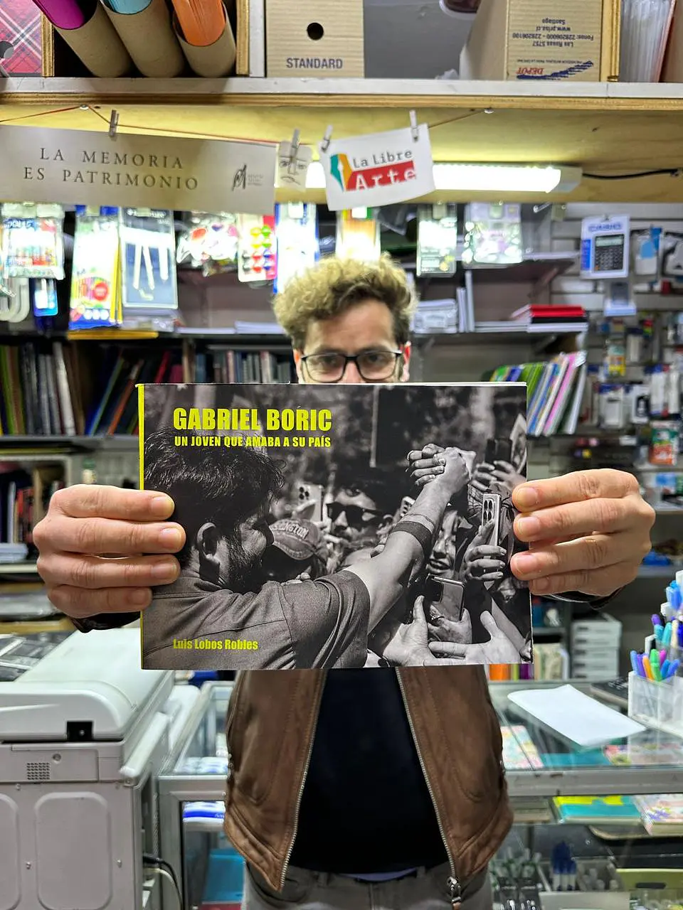 PRE VENTA Fotolibro “Gabriel Boric, un joven que amaba a su país” 2