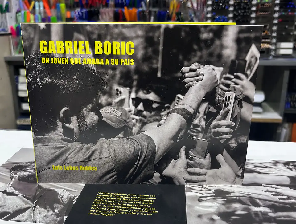 FOTOLIBRO “Gabriel Boric, un joven que amaba a su país” 1