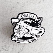 Pin Calavera Death Before Decaf regalos fan café coffee