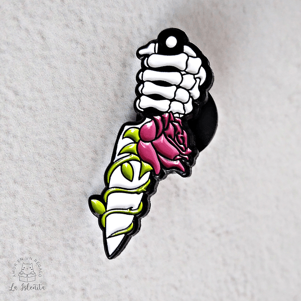 Pin Serie Calaveras Rosas Cuchillo regalos punk gótico dark halloween