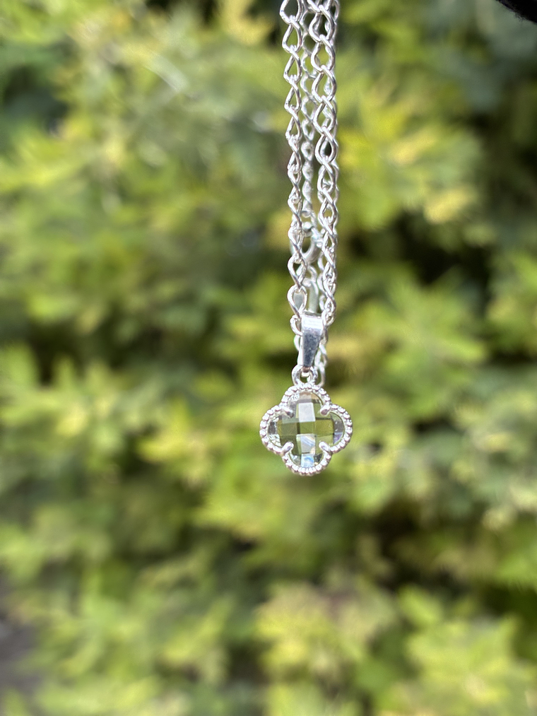 Collar tipo Van Cleef transparente 2