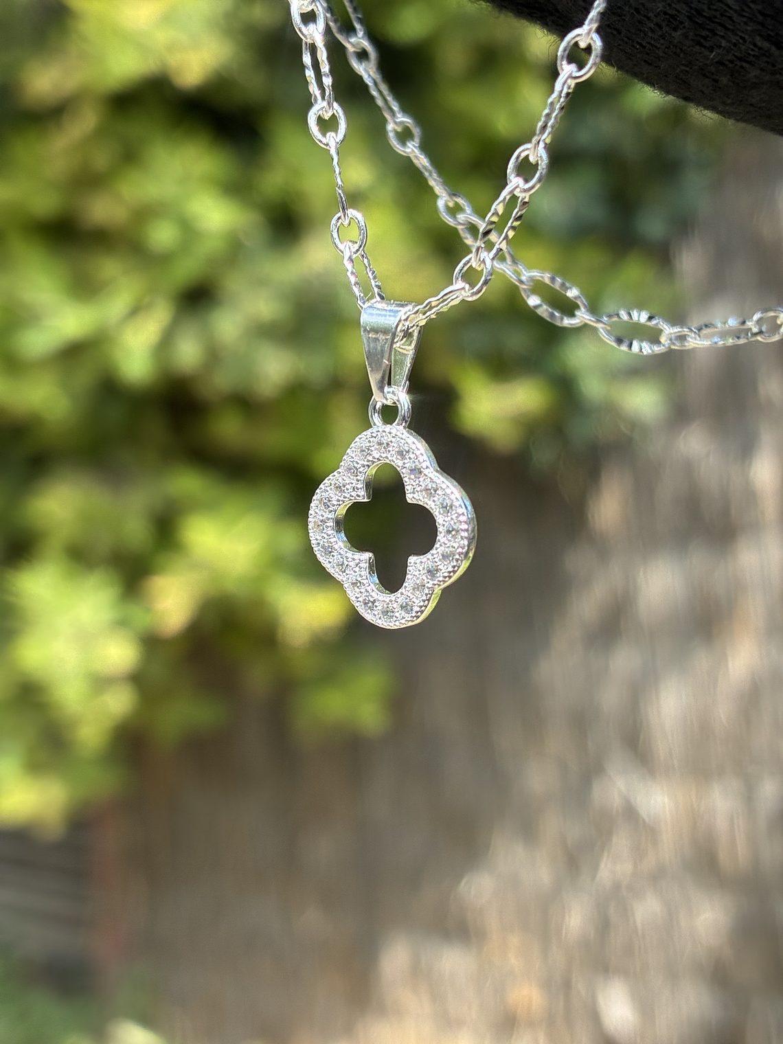 Collar Cruz elegante  1