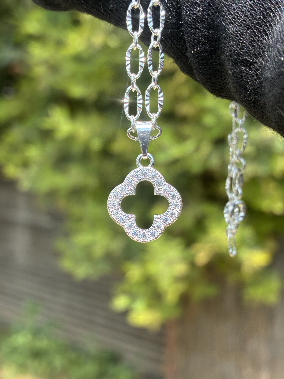 Collar Cruz elegante  2