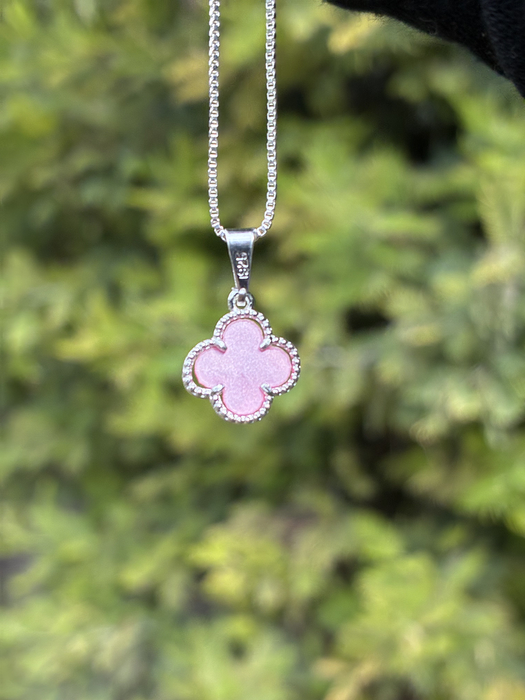 Collar tipo Van Cleef rosa  2