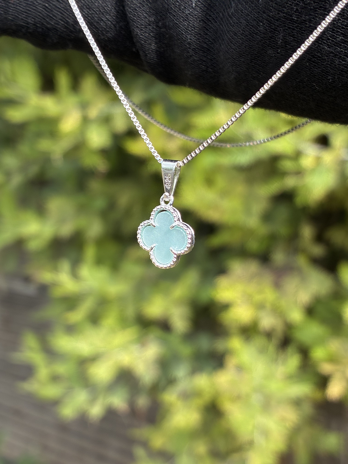 Collar tipo Van Cleef Celeste  1