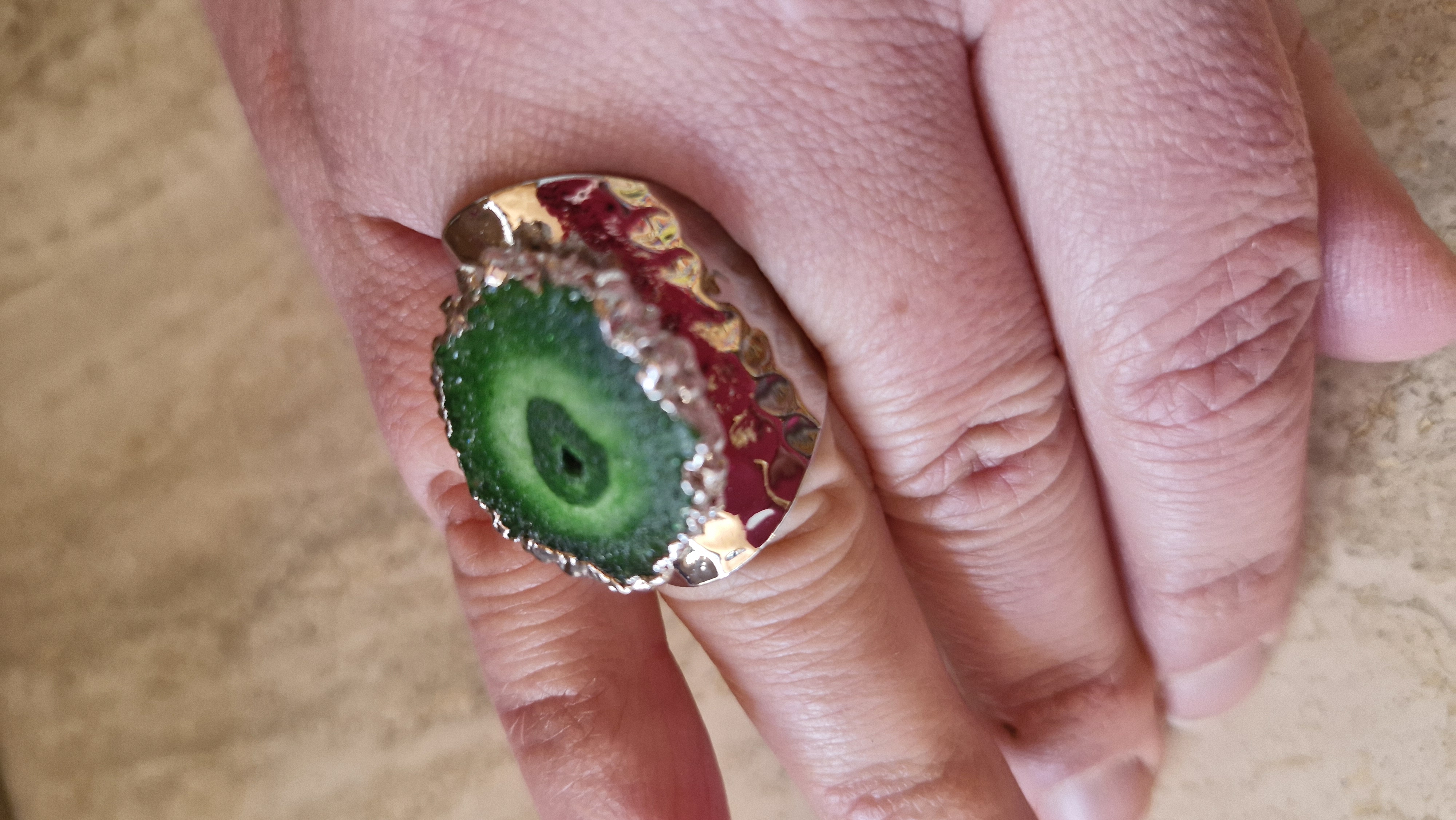 ANILLO PIEDRA VERDE COLOR PLATEADO