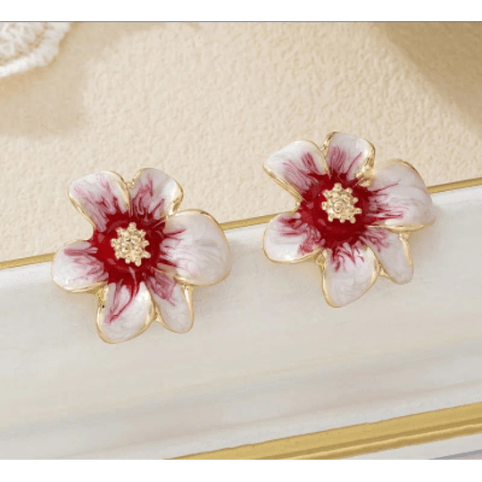 Aros flores del jardín con rojo