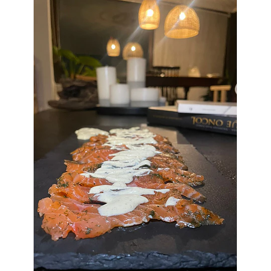 Gravlax (salmon tipo ahumado) con Salsa a la mostaza