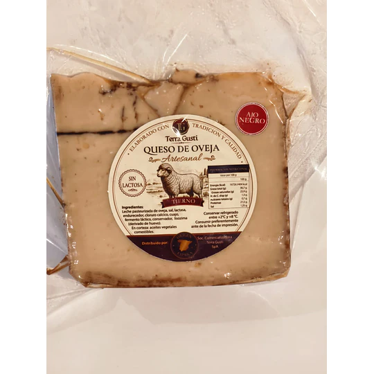 Queso artesanal de Oveja con ajo negro 270 grs.