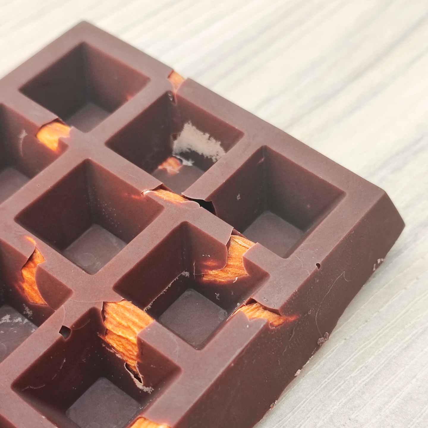 Barra Artesanal de Chocolate con Almendras 3