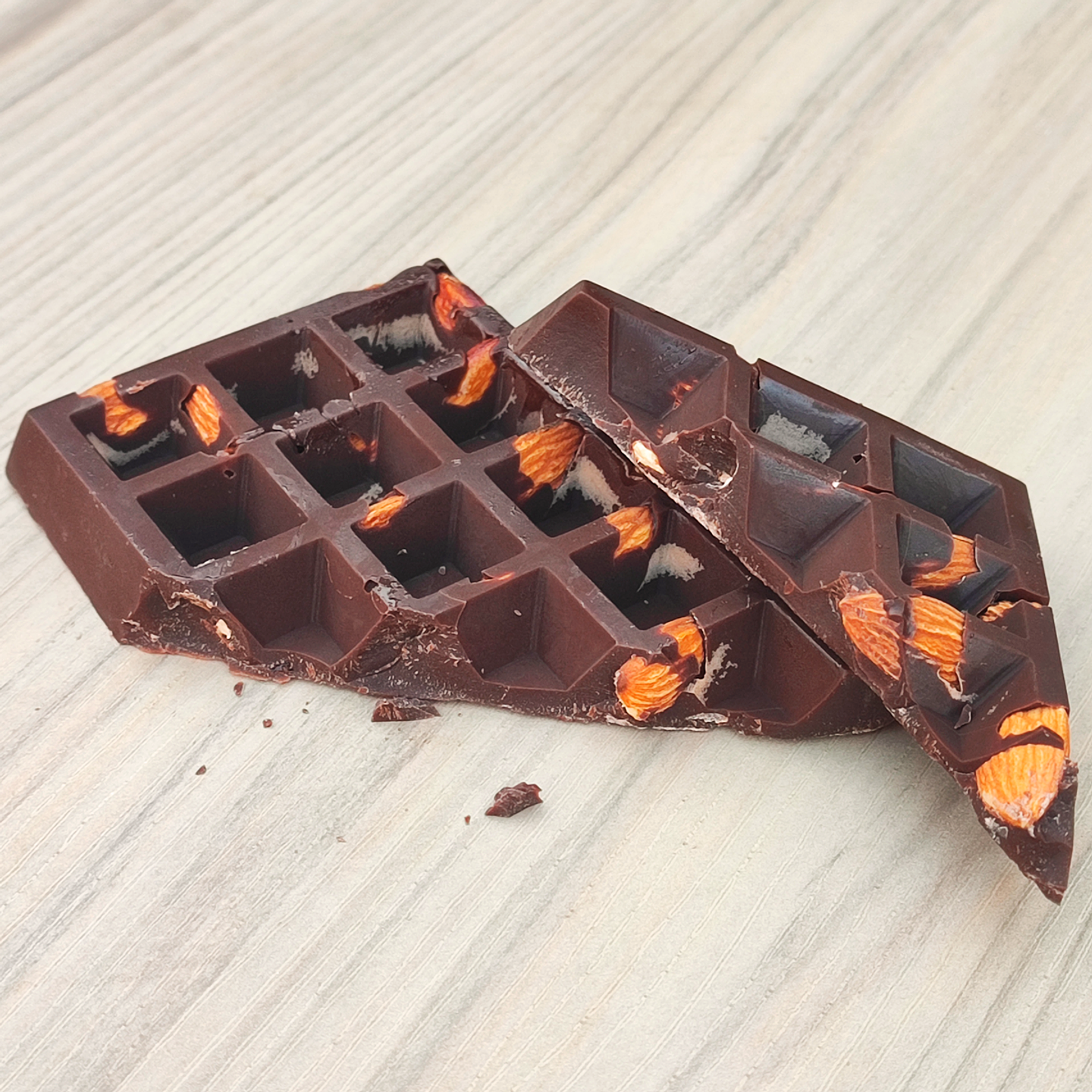 Barra Artesanal de Chocolate con Almendras 5