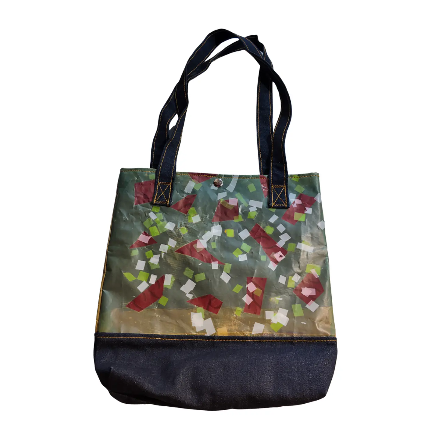 Cartera hecha con bolsas recicladas  2