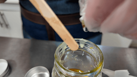 Taller de Cosmética Natural: Aprende a Crear tu Barra Regeneradora y Cicatrizante – Kit Hágalo Usted Mismo