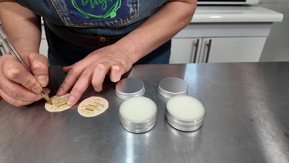 Taller de Cosmética Natural: Aprende a Crear tu Barra Regeneradora y Cicatrizante – Kit Hágalo Usted Mismo 4