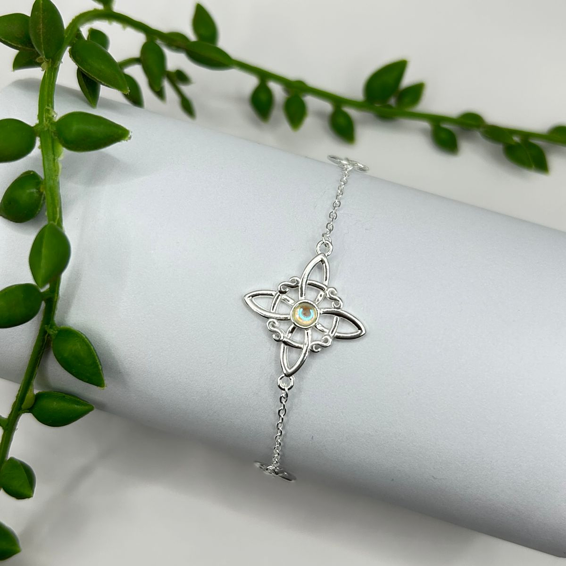 Pulsera nudo de brujas triqueta piedra luna 1