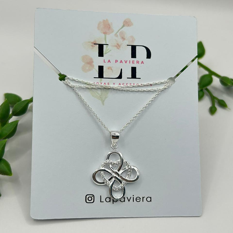 Collar nudo de bruja corazón circón. 4