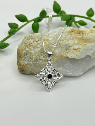 Collar nudo de brujas circón ónix