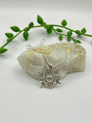 Collar nudo de brujas luna invertida cuarzo rosado