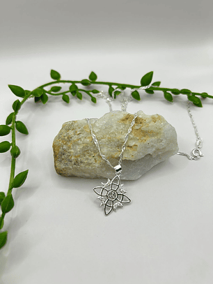 Collar nudo de brujas briqueta media luna circones